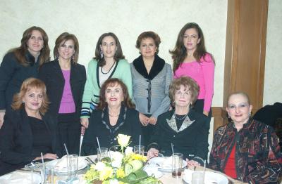 gr_16022006 
 Amira de Talamás, Hilda de Zarzar, Cristina de Kawas, Leyla del Río, Nadia de GIacomán y otras damas en un festejo.