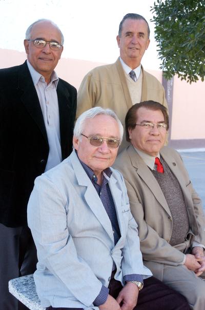 va_15022006 
 José Daniel Mora García, Ricardo Saravia Sánchez, Enrique Baltazar y Max Maxer son amigos desde que eran estudiantes de medicina