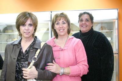 va_16022006 
Laurencia Muñoz, Viviana Barrena y Soco Garrido.