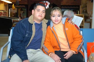 vi_15022006 
José Guadalupe Escajeda y Nancy Moreno viajaron a Tijuana