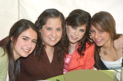 ch_17022006 
Maryfer de la Garza, Mariana Estrada, Peregrina del Bosque y Mía Garza.