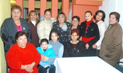gr_18022006 
Rosario Elizabeth Ríos de García recibió múltiples felicitaciones de amistades y familiares.
