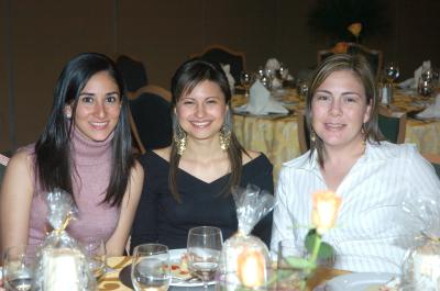 va_17022006
 Lorena López Amor, Cecy Campos y Mercedes Rosales.