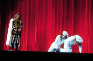 Encantó que La Jitomata y la Perejila hayan tratado de conquistar a Don Juan (Sergio Basáñez), que Doña Inés (Anette Michel) mostrara sus atributos y platicara con la borrachita de Doña Brígida
