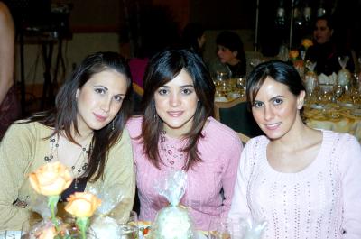 ch_19022006 
Lucía Sada, Lorena Salmón y Soraya Zreik.