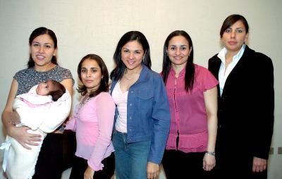 gr_19022006 
Ana Laura Rodríguez Pérez disfrutó de una despedida de soltera en compañía de amigas y familiares.jpg