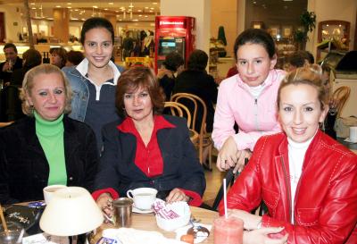 va_19022006 
Gina de Maturino, Mafer Pérez, Anilú y Mapy Seco, Rosario Segura