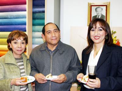va_19022006
Lidia Gómez de Gutiérrez, Javier Gutiérrez y Mariluz Zarzar Charur