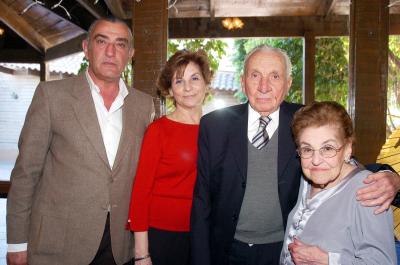 va_19022006 
Los señores José Humberto FLores y Mercedes de la Fuente acompañados de Ricardo Dávila y Martha de Dávila.jpg