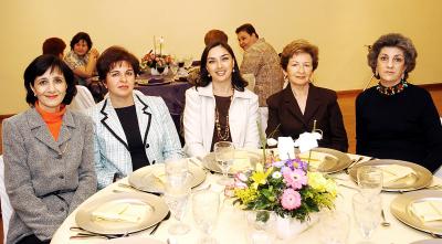 va_19022006 
Miriem de Buil, Angélica de Dabdoub, Raquel de Issa, Beatriz de Issa y Miriam de Issa