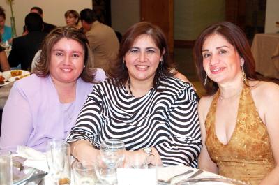 va_20022006 
Patricia Fernández, Mavis Ramírez y Sandra García