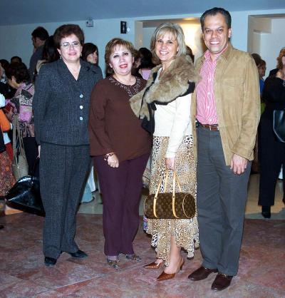 va_20022006
Rosy de Martínez, Lupita de Flores, Gloria y Sergio Martínez
