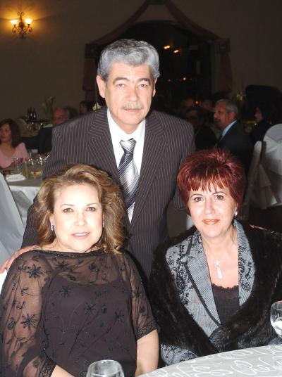 va_21022006 
Jesús Villarreal Máynez, Margarita G. de Villarreal y Perla de Batarse.