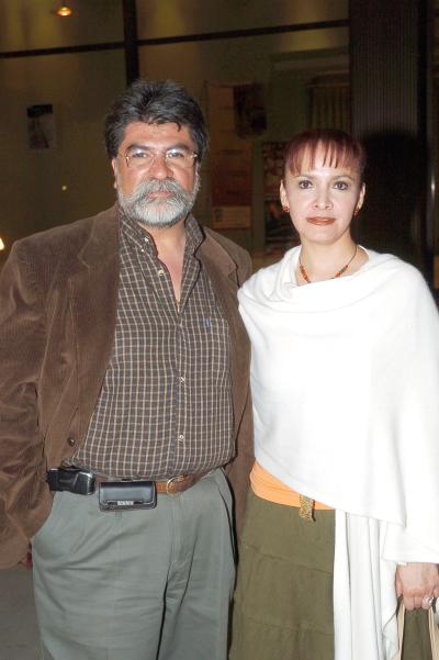 pa_22022006 
Othon Gittins y Rosa María Núñez.
