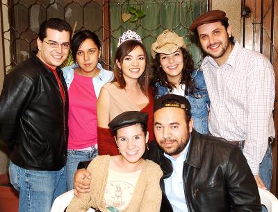 gr_24022006 
Paco, Irais, Paola, Beto, Mónica, Toño y Aída, en una agradable celebreción.