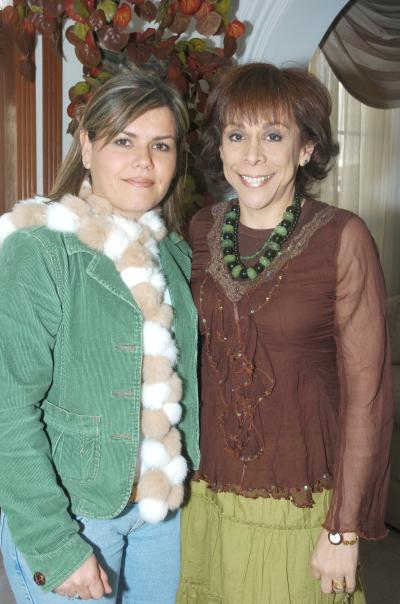 chi_25022006 
 Silvia Padilla de Martínez y Laura Diáz de Urrutia celebraron recientemente su cumpleaños, con un convivio.