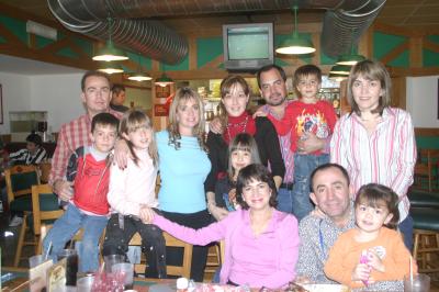 gr_26022006
Valeria Salazar Salazar cumplió diez años de vida y sus papas y demás familiares la festejaron con una reunión.