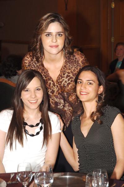 va_26022006
Brenda Dávila, Mariana Delgado de Robles y Daniela Murra.