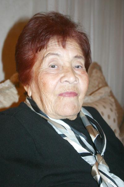 va_26022006
Margarita Robledo de Cuéllar fue festejada con motivo de su cumpleaños.
