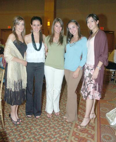 chi_26022006 
 Adriana Agüero, Lorena González, Bárbara Maderoo, Deborah Mery y Selina Viesca.