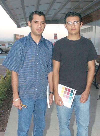 chi_26022006 
 Armando Estrada y José López