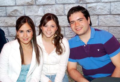 chi_26022006 
 Sandra Galindo, Caro Maisterrena y Octavio Clamont.