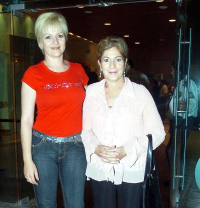 va_28022006 
Ángeles de Jaidar y Angélica de Ortiz.