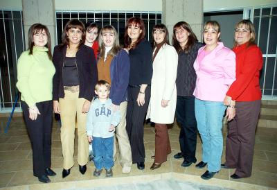 gr_28022006
Celia Arratia Sandoval fue festejada por un grupo de amigas y familiares..
