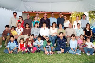 gr_28022006 
La señora Ana María Berumen de Jiménez celebró su cumpleaños junto a su esposo, hijos y nietos.