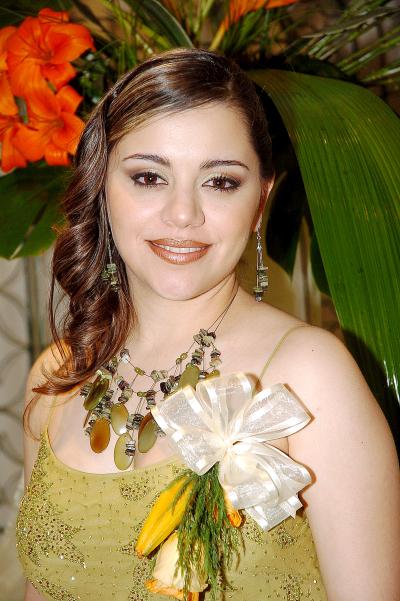 de_28022006 
Laura Leticia Torres Romo en su despedida de soltera.