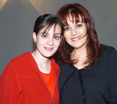 ch_01032006 
Any Arratia y Celia Arratia.