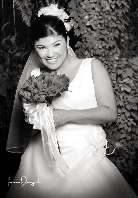 Srita Janeth Virginia Meza Sánchez el día de su enlace nupcial con el Sr. Jorge García Hernández.



Estudio fotográfico: Laura Grageda