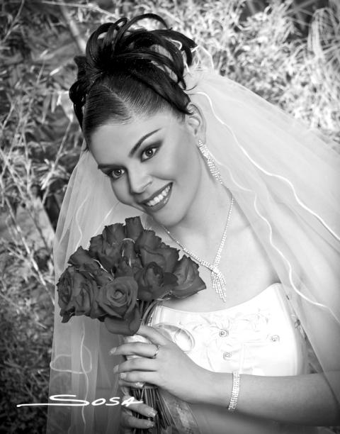 Srita. Carmen Beatriz Machuca Samaniego el día de su enlace nupcial con el  Lic. Manuel Rodríguez Chávez.


Estudio fotográfico: Sosa
