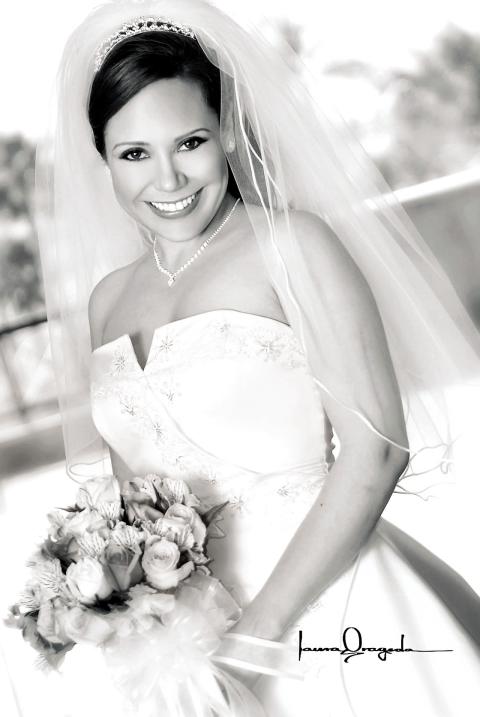 Srita. Farah I. Treviño Govea el día de su enlace nupcial con el Sr. Benjamín F. Scroggs IV.



Estudio fotográfico: Laura Grageda.
