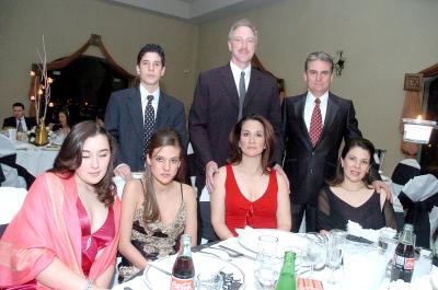 gr_01032006 
Mayela de la Parra, María de Deqwitz, Luisa Parra, Jéssica Deqwitz, Víctor Parra, Hermana Deqwitz y Víctor Parra Jr.