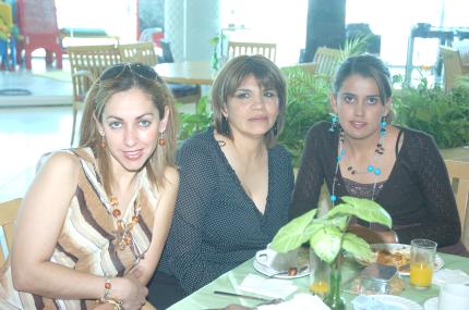 ch_02032006 
Melina de Izquierdo, Carmen de Izquierdo y Zara de Izquierdo.