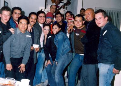gr_03032006 
José Omar Cabrera Hernández acompañado por un grupo de familiares y amigos.