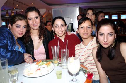 ch_03032006 
Fernanda Villa, Ana Zavala, Geo Cassani, Paloma Peña y Elizabeth Briseño.