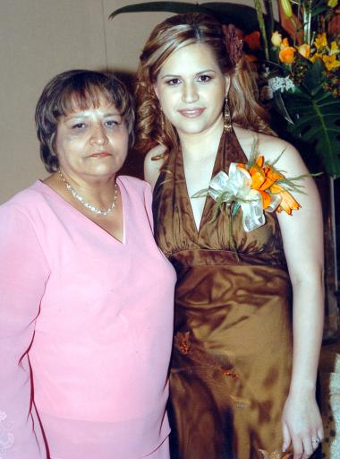 de_04032006 

Iris Castro Cruz junto a su mamá Martha Cruz de Castro el día de su despedida de soltera