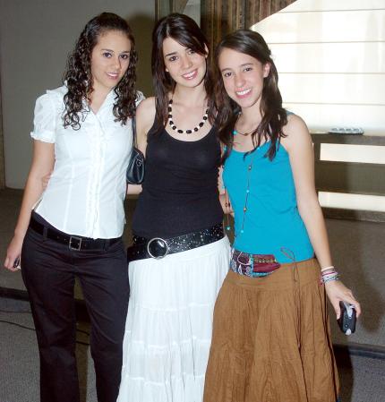 ch_04032006 
 Mariana, Anabel y Mary Carmen
