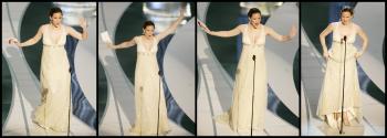 ¡Oops!, Jennifer Garner sí que dio un mal paso cuando iba caminando hacia el frente del escenario. 'Yo hago mis propias escenas de riesgo', declaró mientras mostraba cómo se le había atorado el vestido con uno de sus zapatos.