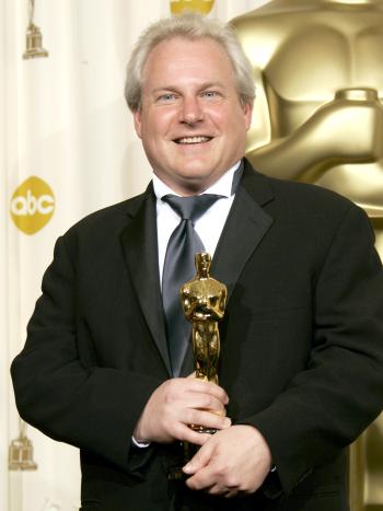 Aquí John Myhre.

La película Memorias de una Geisha se llevó los premios como Mejor Dirección de Arte, Mejor Fotografía y Vestuario.