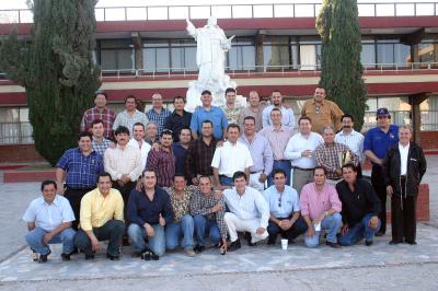 gr_05032006 
Ex alumnos del IFL generación 72-81, durante su primer reencuentro después de 25 años