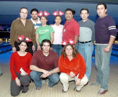 gr_05032006

Raúl Garza, Roberto Guerrero, Conny Ávila, Tere Sandate, Antonio Rodríguez, Édgar Gómez, Armando Chávez, Luisa Díaz, Mario Román y Nayeli Argote
