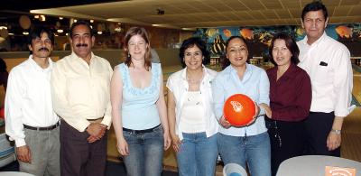 gr_05032006 
Raúl Muñoz, Alejandro Mejía, Claudia Avilés, Edna Osorio, Zulema Guerrero y Guillermo González.