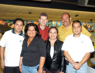 gr_06032006 
Raúl, Gilda,Uwe, Carlos, María Flores y Jorge Chávez.
