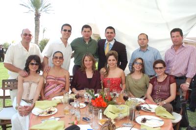gr_07032006
-Sergio Necochea y Alejandra Sánchez de Necochea acompañados de sus amistades, César y Ana Sofía de la Garza, Benjamín y Gaby Díaz, Carlos y Ale Rebollo, Juan Carlos y Ana Cris Menéndez, Javier y Lucero Catarga.