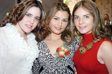 de_06032006 
Brenda Dávila, María Dabdoub y Alejandra García.