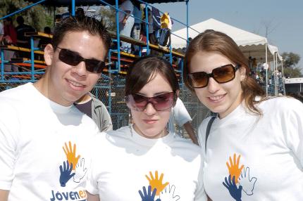 ch_06032006 
David, Muñoz, Liz Bringas y Geraldine Reffreger.