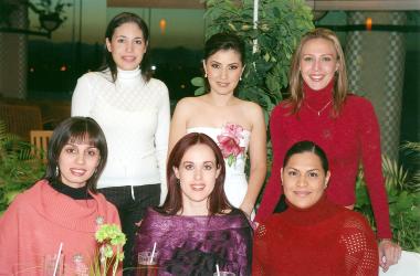 de_09032006 
Tanía Velázquez, Ale Towns, Diana Fernández, Marina González y Mónica de la Fuente acompañaron a Nadia Nava Rivera en su despedida.